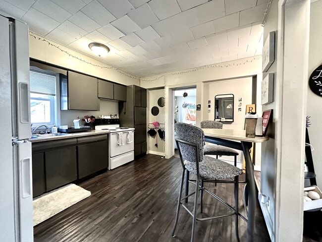 Photo - AVAILABLE JUNE - Updated 4 Bed 1 Bath