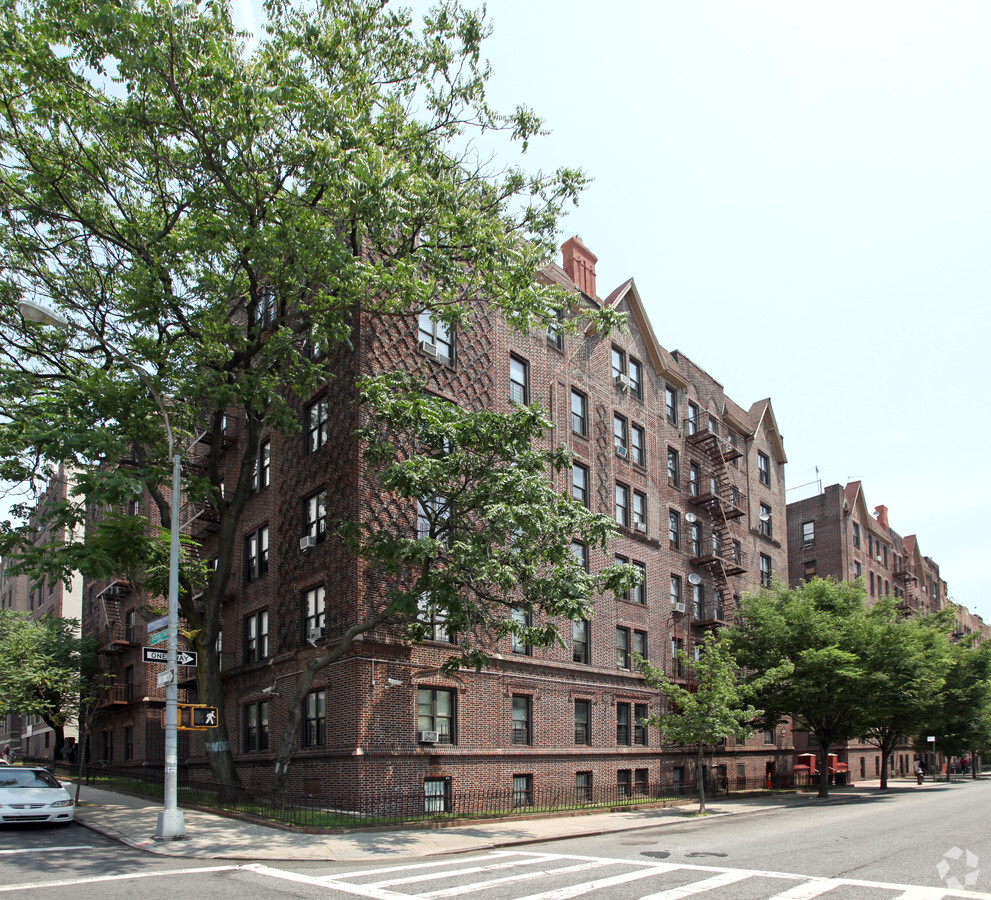 Photo - 921 Montgomery St Apartments