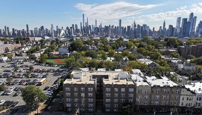 Building Photo - 3718 Park Ave Unit D2