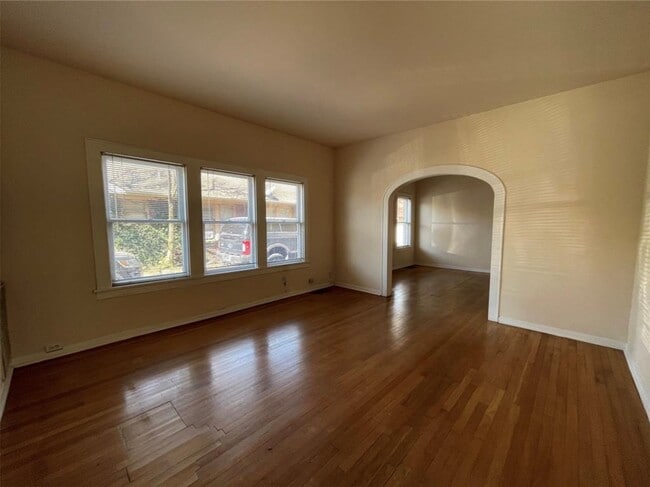 Photo - 1706 Hawthorne St