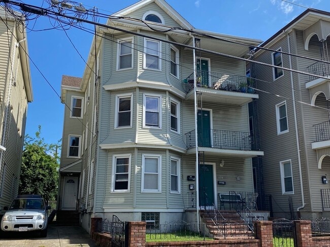 Building Photo - 179 Deane St Unit 2