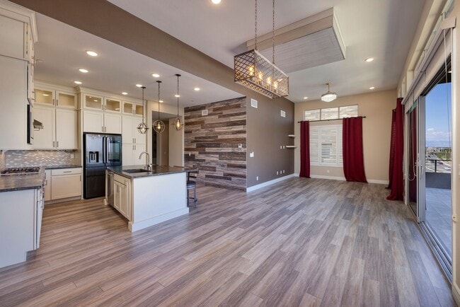 Photo - 55 or Older - Guard Gated Community in Sum...