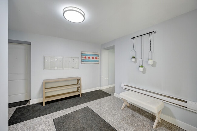 Building Photo - 1430 N Maplewood Ave Unit 102