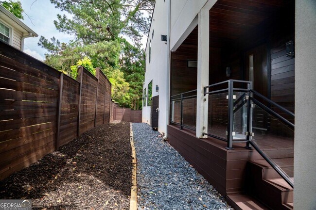 Photo - 1099 Vista Trail NE