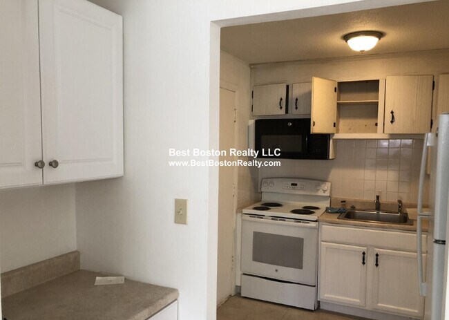 Photo - 216 Revere Beach Pkwy Unidad 11