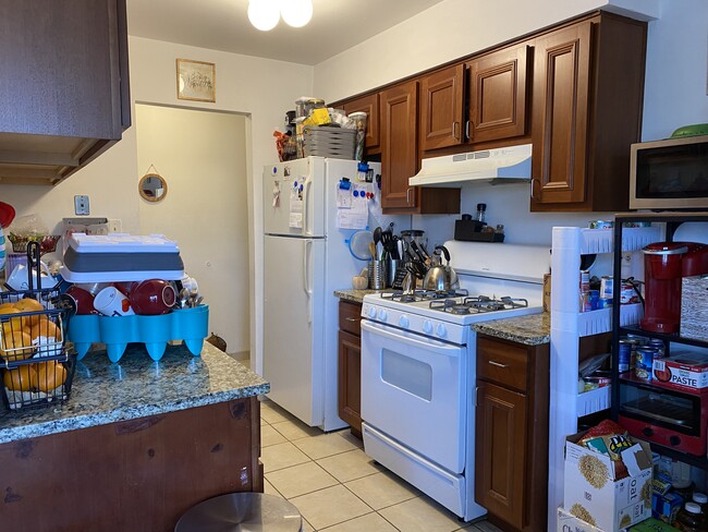 Kitchen - 187 Pickwick Dr Apartments Unit C
