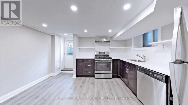 Photo - 64 Harvie Ave