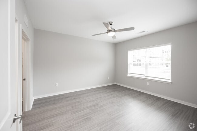 2BR, 2BA - 964SF - Bedroom