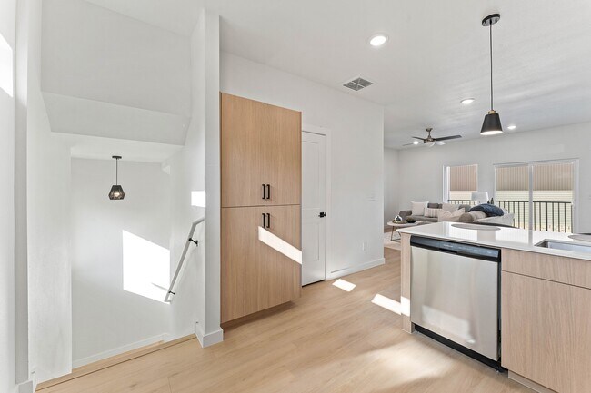 Photo - 1467 W Hendon St