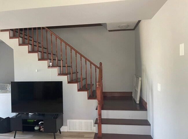 Photo - 138 Tudhope St Unit 3