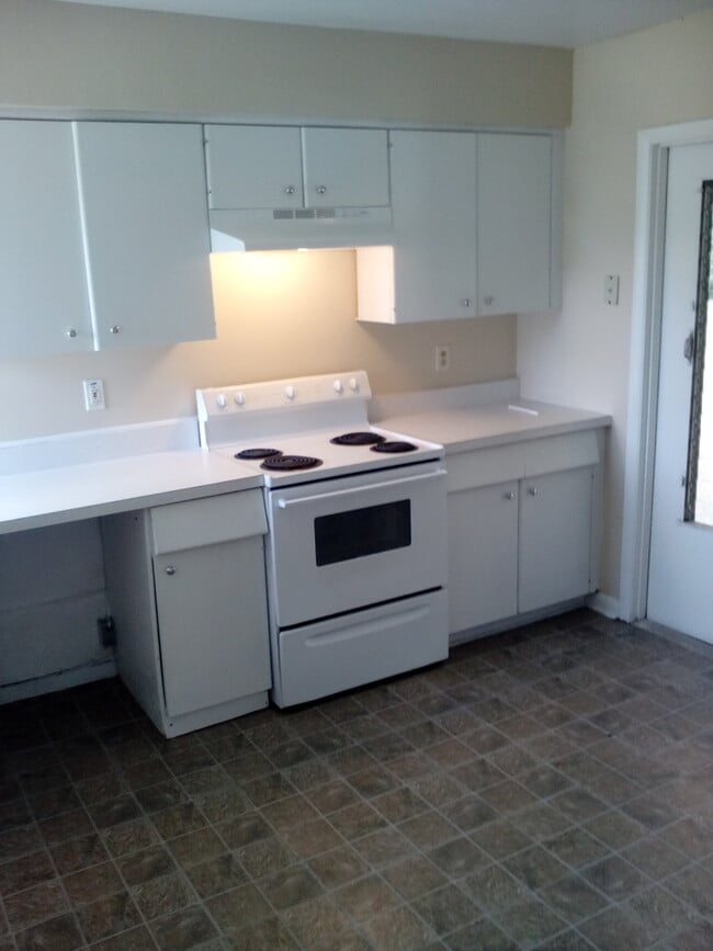 Photo - 3 Bed 2 Bath Home | Pet Friendly | Washer Dryer Hook Ups | Section 8 Welcome