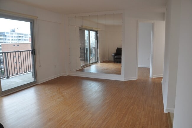 Building Photo - 1300 Army Navy Dr Unit 813