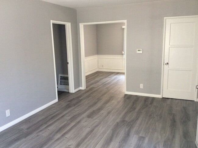 Building Photo - 5961 Guthrie Ave Unit 2