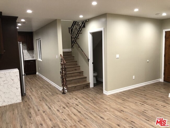 15431 Huston St
