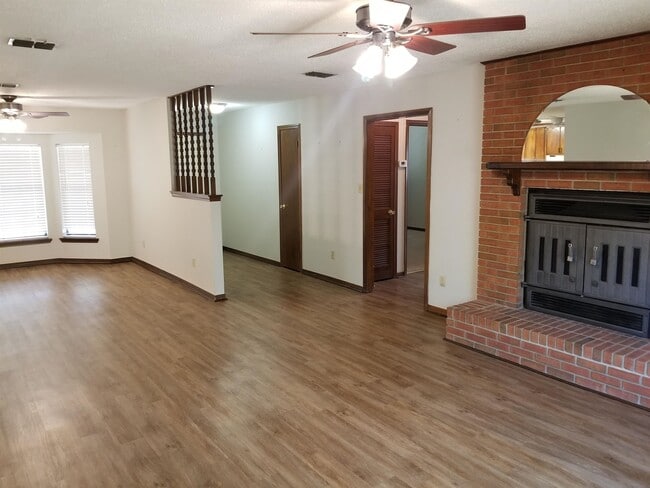 Photo - 754 Silver Maple Dr