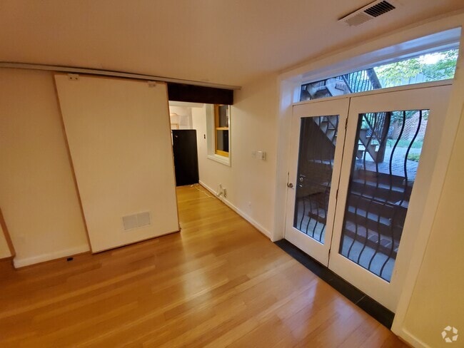 Building Photo - 2506 Cliffbourne Pl NW Unit APT B