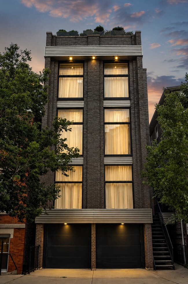 Building Photo - 813 N May St