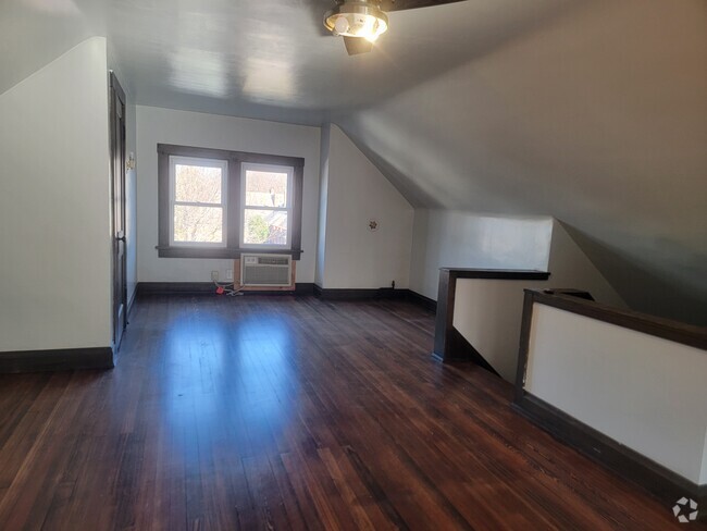 Building Photo - 701 1/2 E Columbus St Rental
