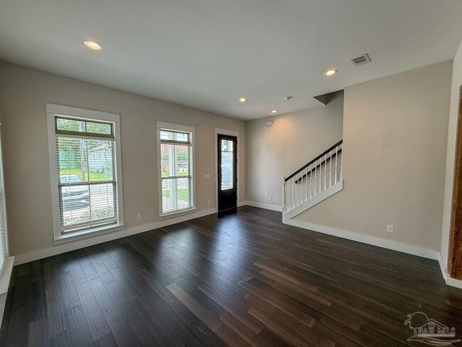 Photo - 517 W Wright St