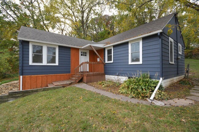 Photo - Fantastic Uptown home with amazing details throughout!