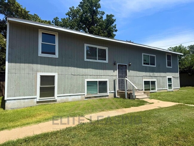 Building Photo - 2810 SE Monroe St Unit B