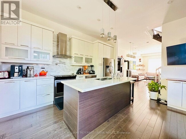 Photo - 201 Woodmount Ave