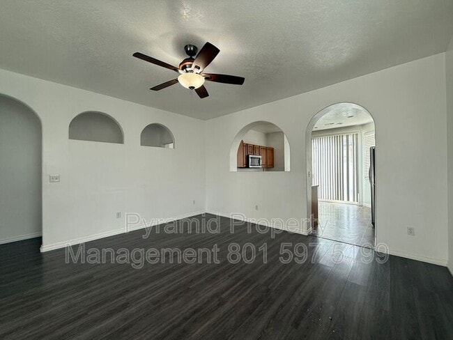 Photo - 732 Skipton Dr W