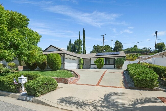 Building Photo - COMPLETELY UPDATED CALABASAS HOME!