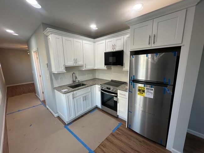 Building Photo - 8 Judd Sq Unit Apt 3