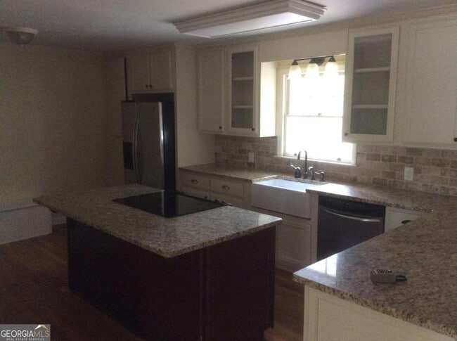 Photo - 290 Burke Cir