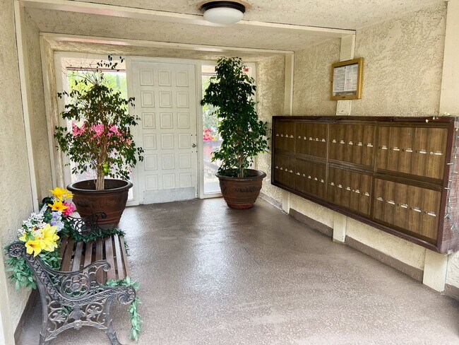 11825 Magnolia Apartments