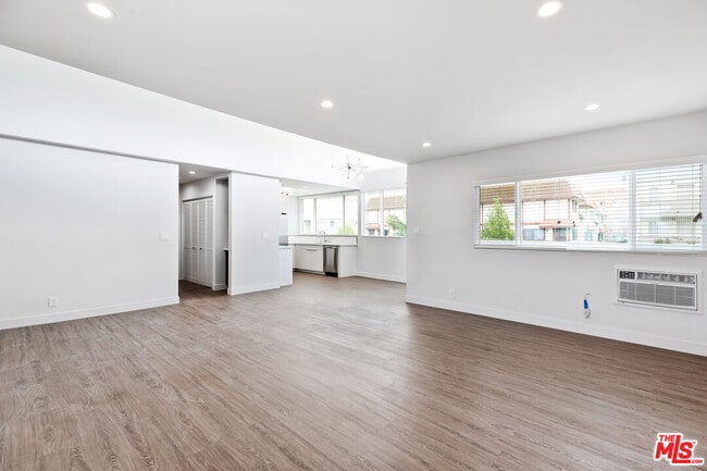 Photo - 1117 S Bronson Ave Unit 8