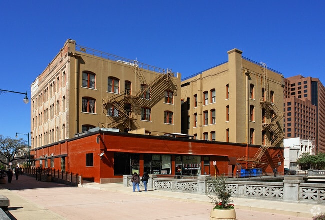 Photo - Main Plaza Apartments