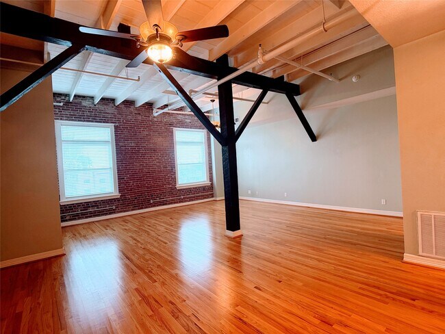 Photo - 1927 Harborside Dr Unit 302