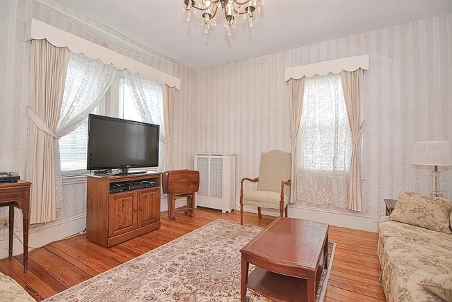 Building Photo - 11 Falkland St Unit 1