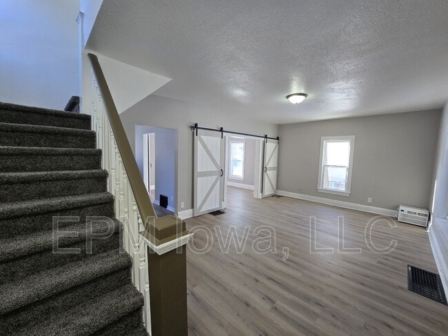 Photo - 827 Dawson St