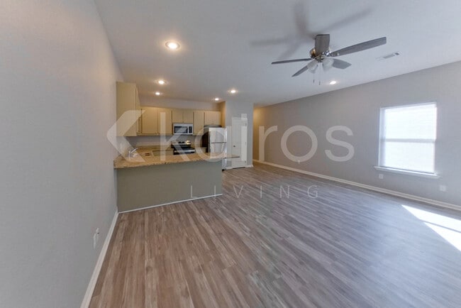 Photo - 2011 Wilson Rd