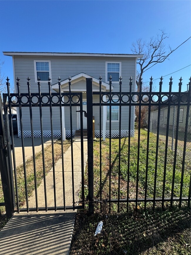 Photo - 8502 N Main St