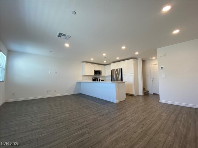 Building Photo - 6148 Foxes Dl St Rental