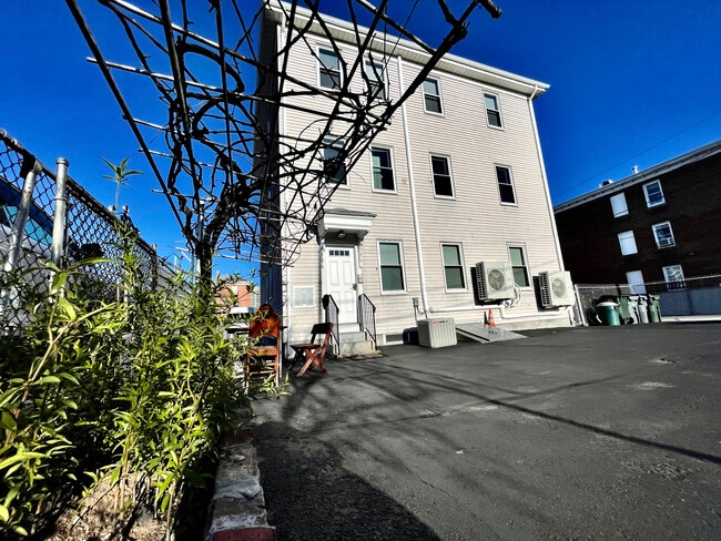Photo - 18 Messenger St Apartments