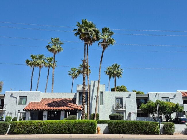 Building Photo - 3313 N 68th St Unit 118E