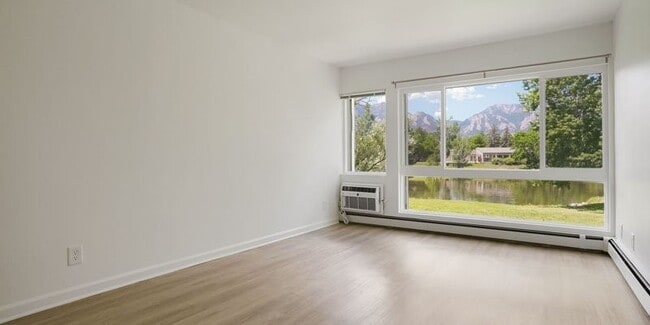 Photo - 1000 W Moorhead Cir