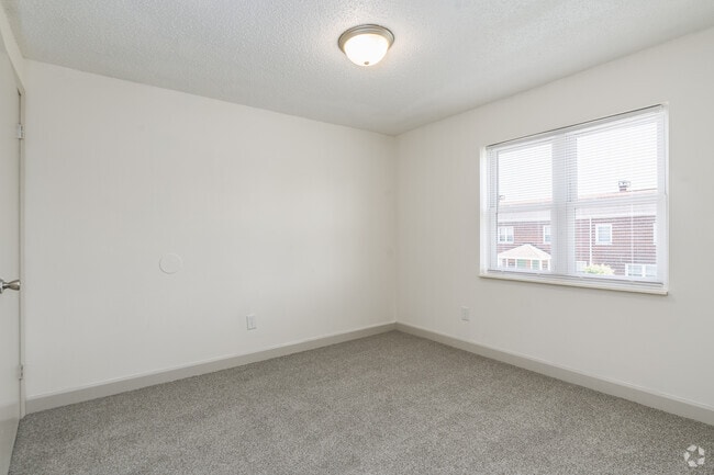 3BR, 1BA - 1,003SF - bedroom