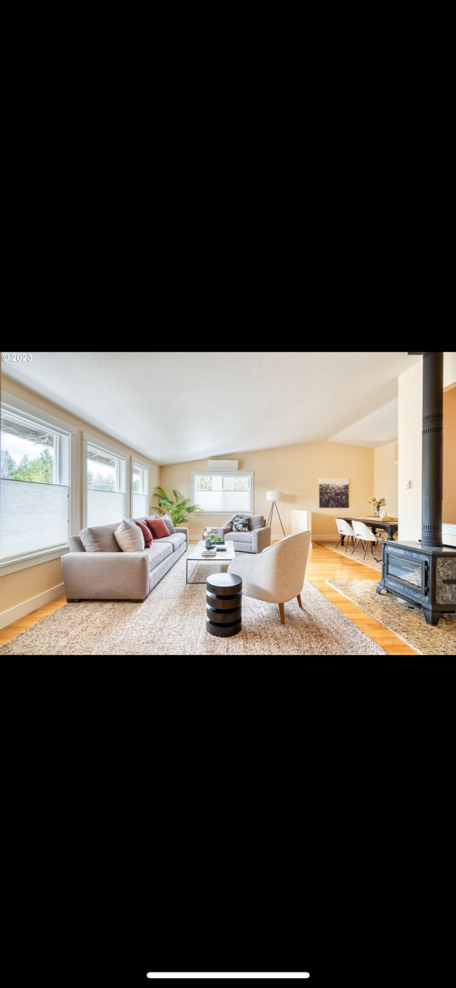 3062 NW Kelly Hill Ct