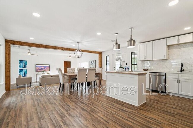 2038 Avon Dr