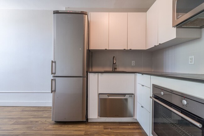 Photo - 798 Richmond Street West Unit 228