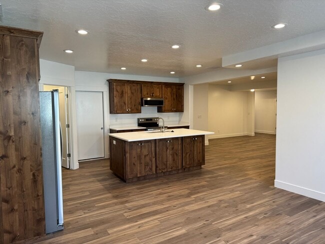 Photo - 3 Bedroom 2 Bathroom -Basement Apartment-Saddlebrook Dr. Santaquin Unit Basement Apartment