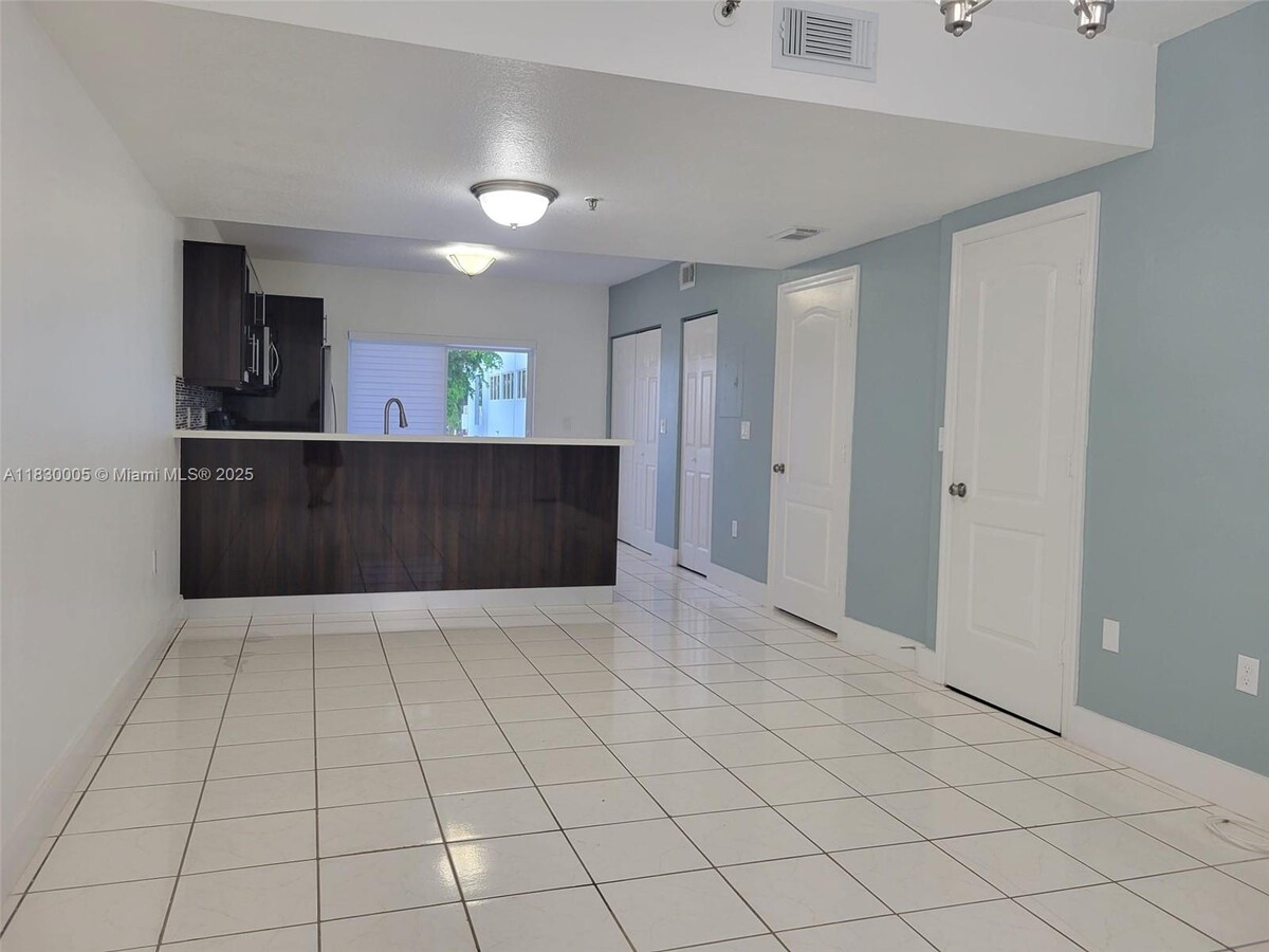 Photo - 8360 NW 103rd St Unidad 207E Rental