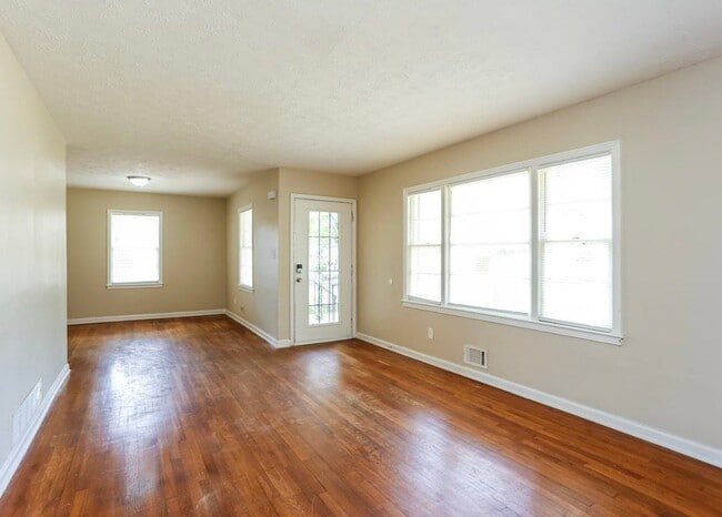 Photo - 2121 Cherry Ln