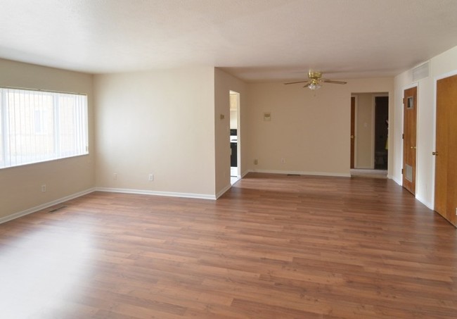 Living/Dining room - Belvoir Center Apartments